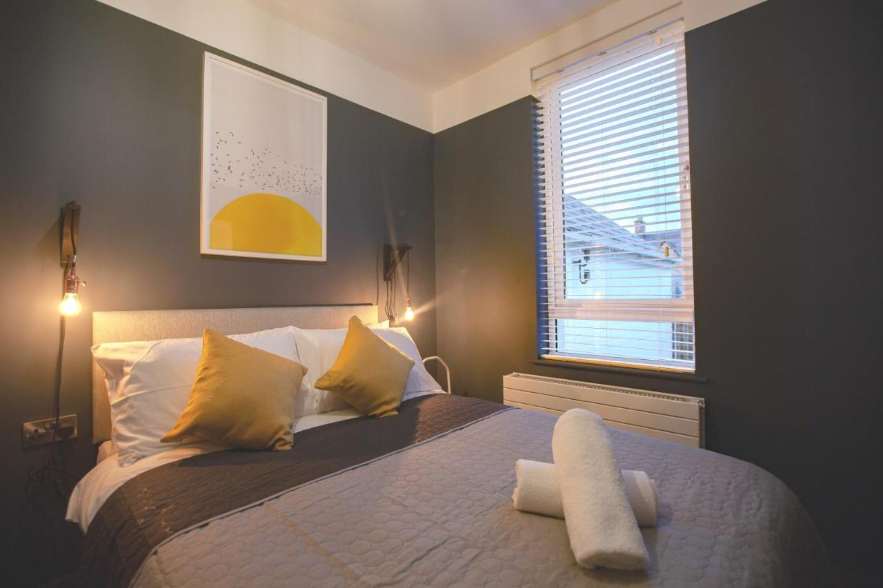 Yellow Hive Boutique 2 * Belfast